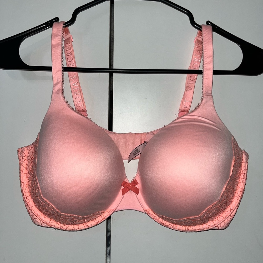 Peach colored Victoria’s Secret bra in size 36DD